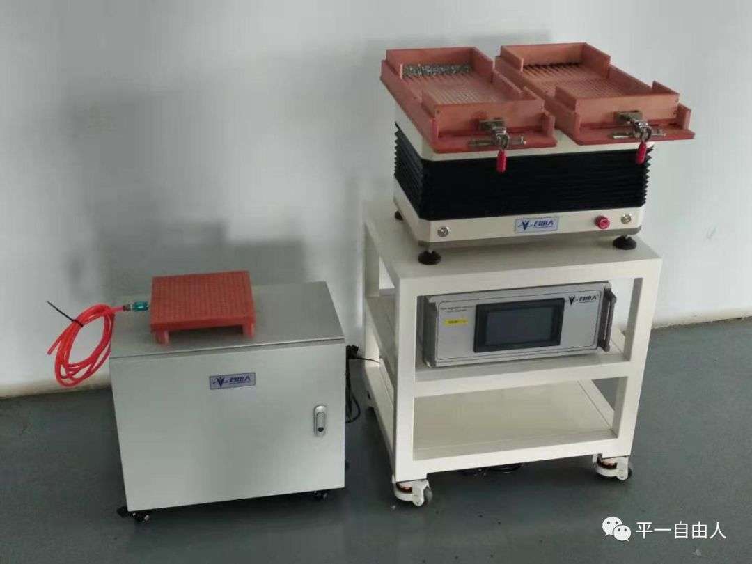 ▲自由人帶真空泵雙頭雙槽整列機(jī)